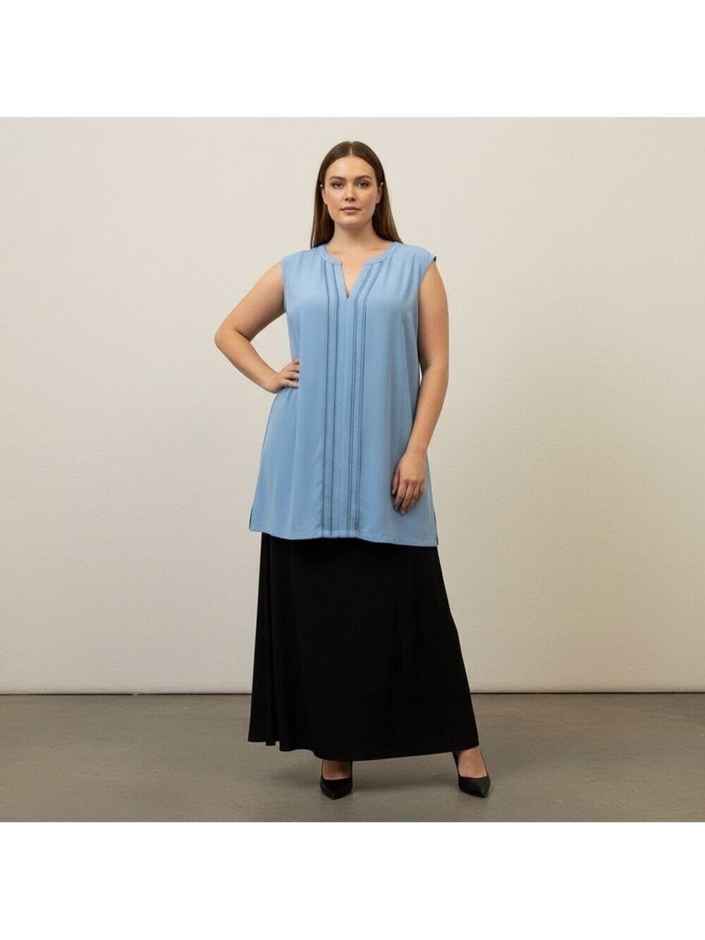 The Limited Collection Women’s Soft Blue Sleeveless Blouse Size 3X NWT